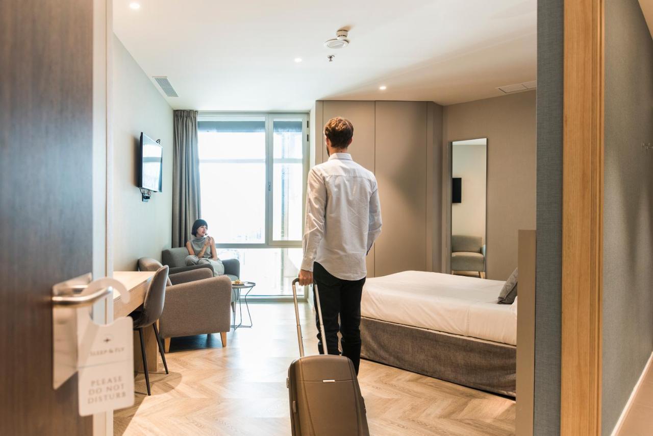 Hotel Sleep&Fly à El Prat de Llobregat Extérieur photo